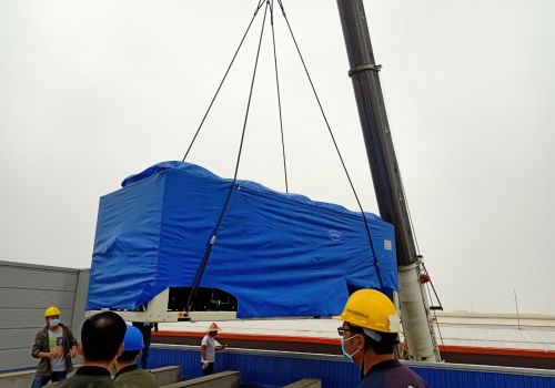 Công ty Đông Dương thực hiện cẩu máy tại KCN Quang Châu, Việt Yên, Bắc Giang