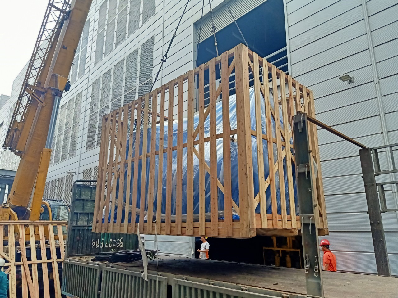 MÁY CÔNG TY LENS 1