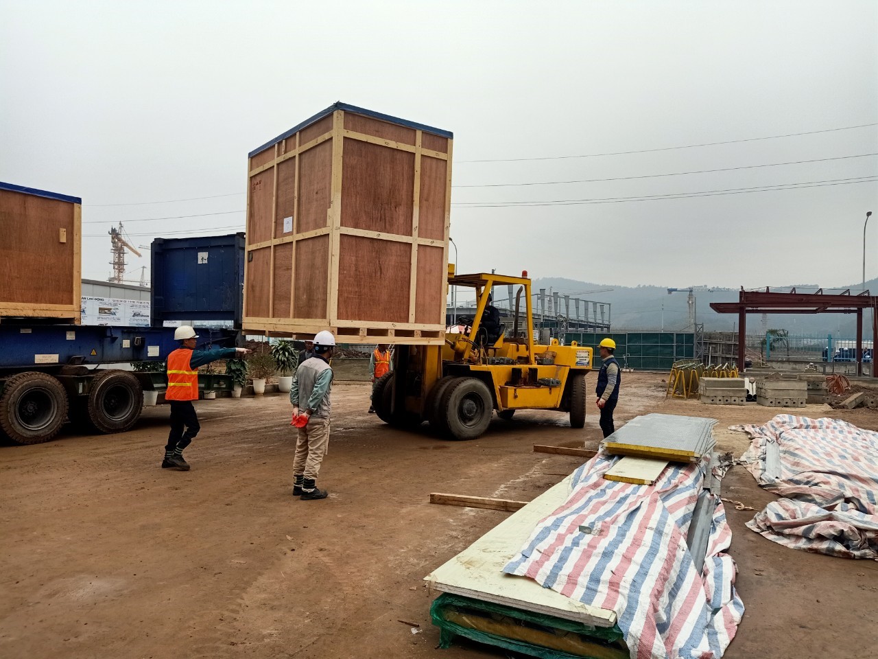 xe nâng hạ máy qc_1